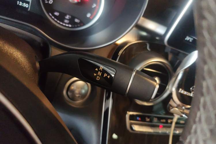 Used Mercedes-Benz GLC 2019 GLC 260 L 4MATIC Dynamic Model Gear Lever