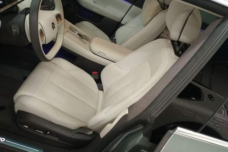 Used Nio ET7 2022 75 kWh Left Front Seat