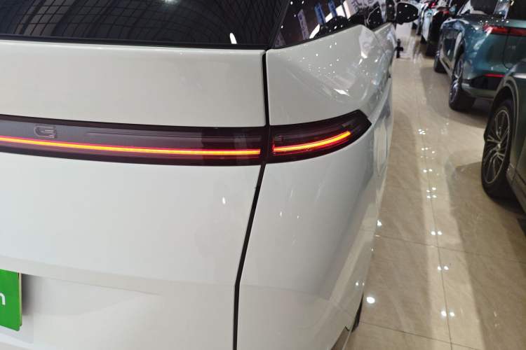 Used XPeng X9 2024 702 Ultra-Long Range Max