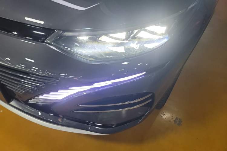 Used Denza N8 2023 Four-Wheel Drive Ultra-Hybrid Flagship Seven-Seater Version
