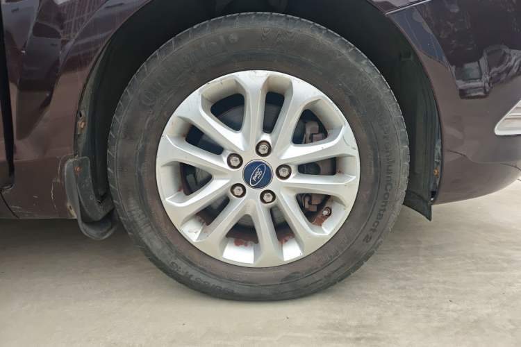 Used Ford Focus 2013 Sedan Classic 1.8L Manual Base Model