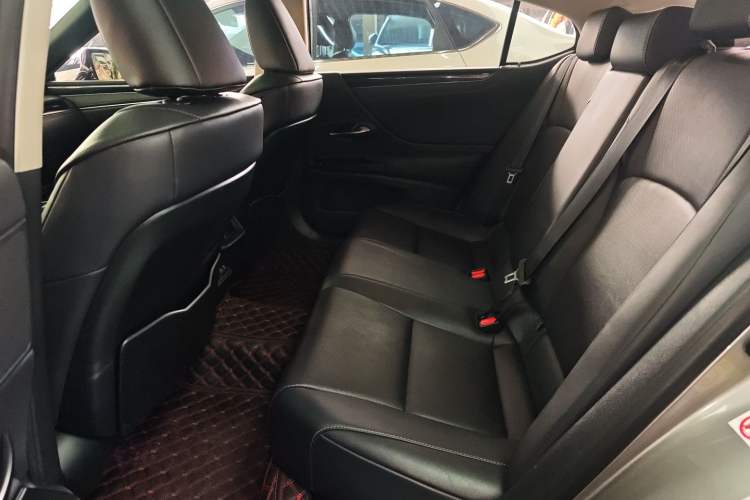 Used Lexus ES 2018 200 Excellence Edition China V Standard
