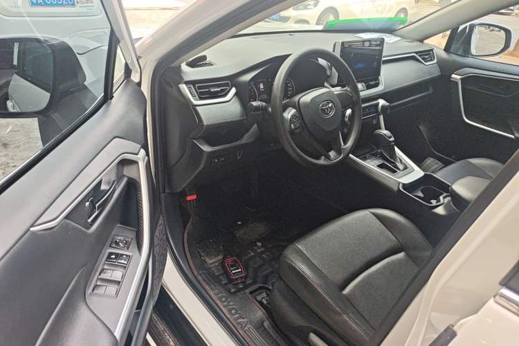 Used Toyota Wildlander 2022 2.0L CVT Two-Wheel Drive Leading Edition Driver Seat