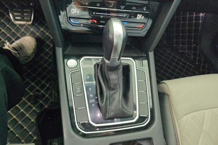 Used Volkswagen Magotan 2023 2 Million Units Limited Edition 330TSI DSG Leading Version