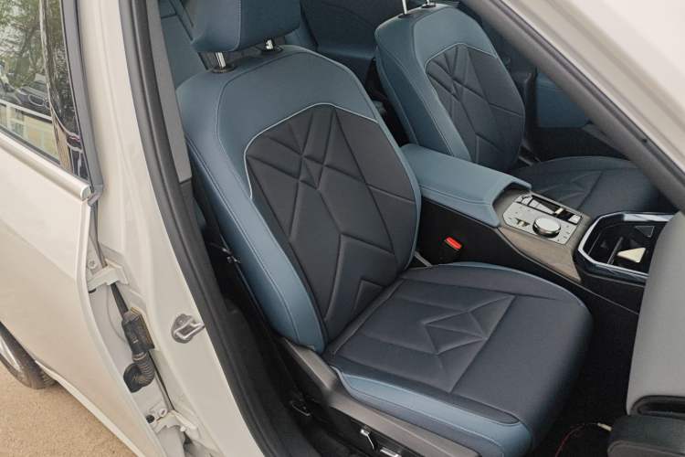 Used BMW X3 2025 xDrive25L Luxury Package Right Front Seat