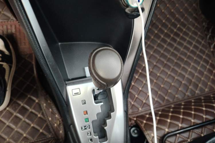 Used Toyota YARiS L Zhi Xuan 2014 1.5G Automatic Xuan Dong Edition Gear Lever