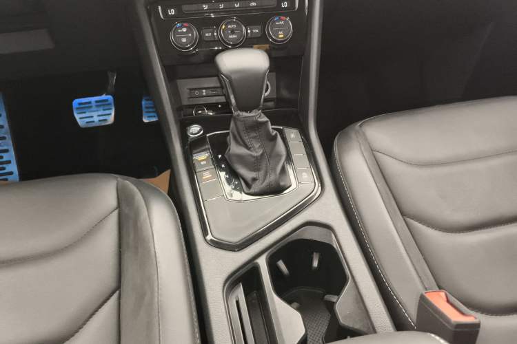 Used Volkswagen Tiguan L 2018 330TSI Automatic Two-Wheel Drive Comfort Edition Gear Lever
