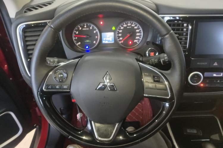 Used Mitsubishi Outlander 2018 2.0L Two-Wheel Drive Glory Edition 5 Seats