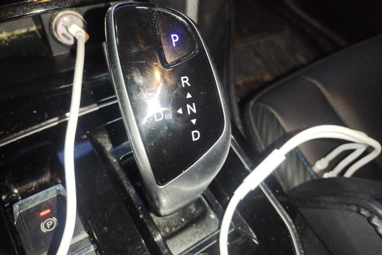 Used Venucia D60EV 2022 Standard Range Smart Drive Version Gear Lever