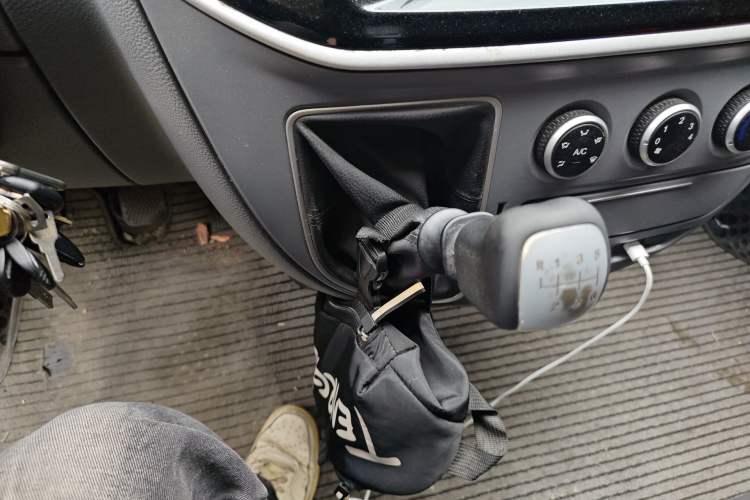 Used SAIC MAXUS Xintu V80  Gear Lever