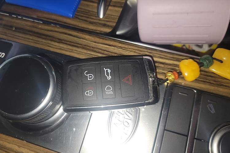 Used Land Rover Range 2018 3.0 SC V6 Vogue Extended-Length Model Vehicle Key