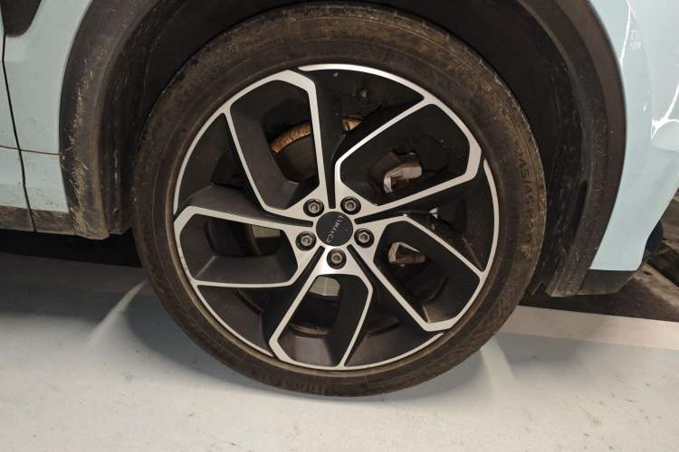 Used Lynk & Co 05 2020 2.0TD Two-Wheel Drive Shine Halo Right Front Wheel Hub