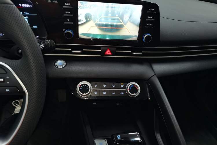 Used Hyundai Elantra 2021 1.5L CVT GLX Elite Edition Audio And AC Panel