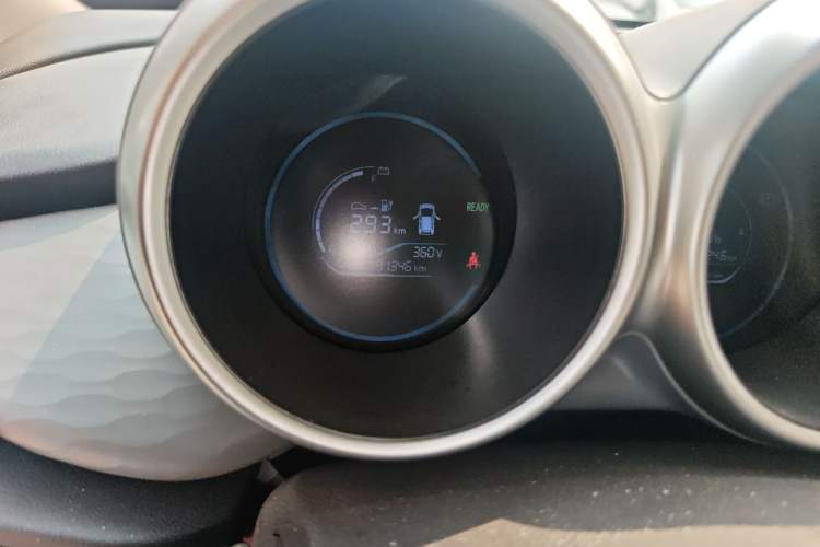 Used ORA Black Cat 2019 351 km Family Edition Odometer Close Up