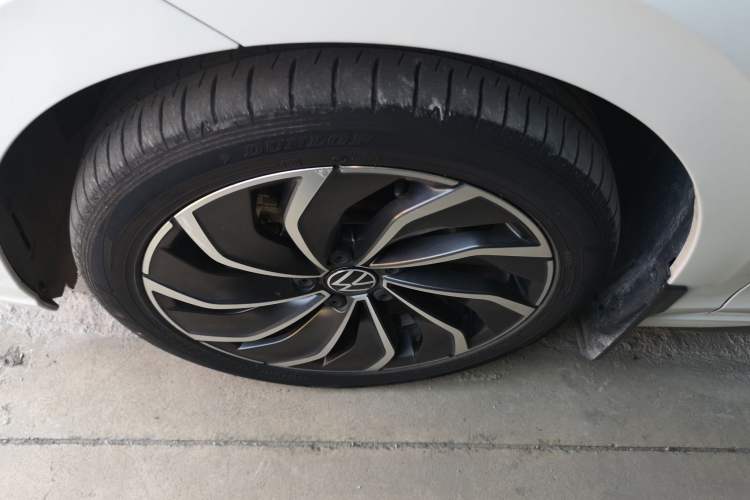 Used Volkswagen Golf 2023 Facelift 280TSI DSG Pro Left Front Wheel Hub