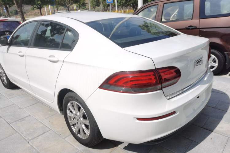 Used Qoros 3 2018 Sedan 1.6L Automatic Leading Model Exterior 2