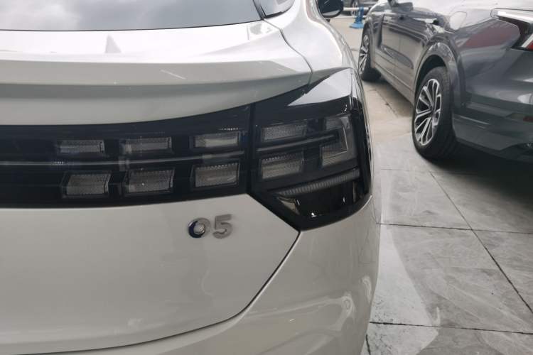 Used Lynk & Co 05 2020 2.0TD Two-Wheel Drive Shine Halo
