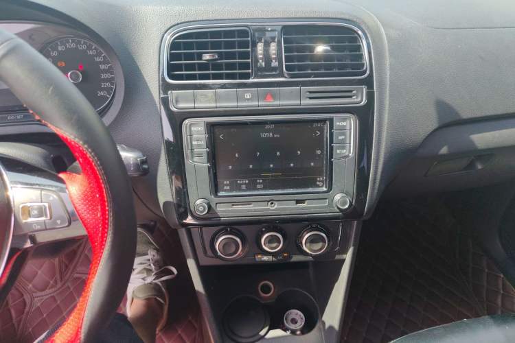 Used Volkswagen Polo 2014 1.4L Manual Fashion Edition
