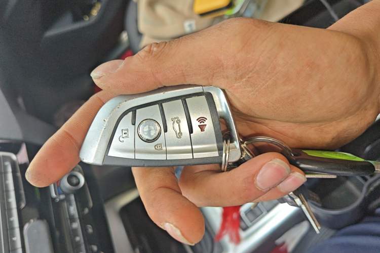 Used BMW X1 2016 sDrive18Li Premium Edition Vehicle Key