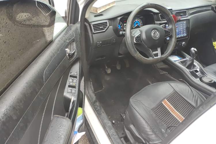 Used Dongfeng Fengon 580 2016 1.5T Manual Luxury Edition
