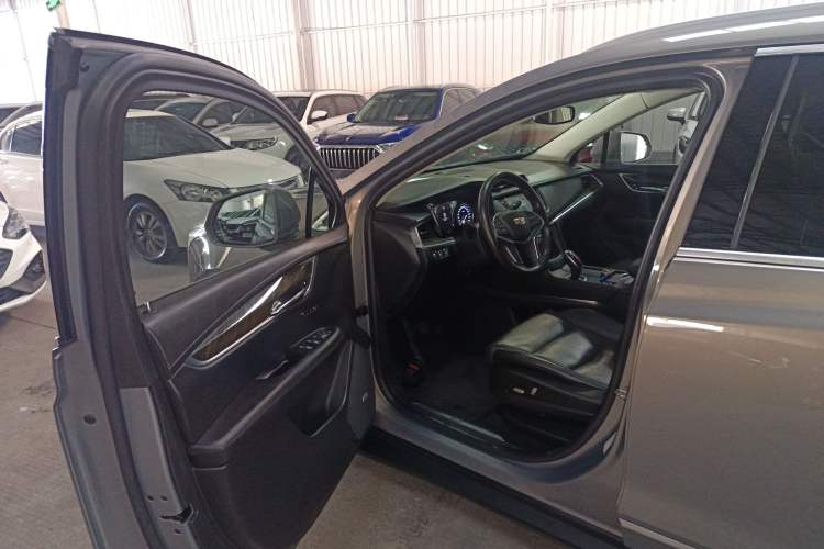 Used Cadillac XT5 2018 25T Luxury Model
