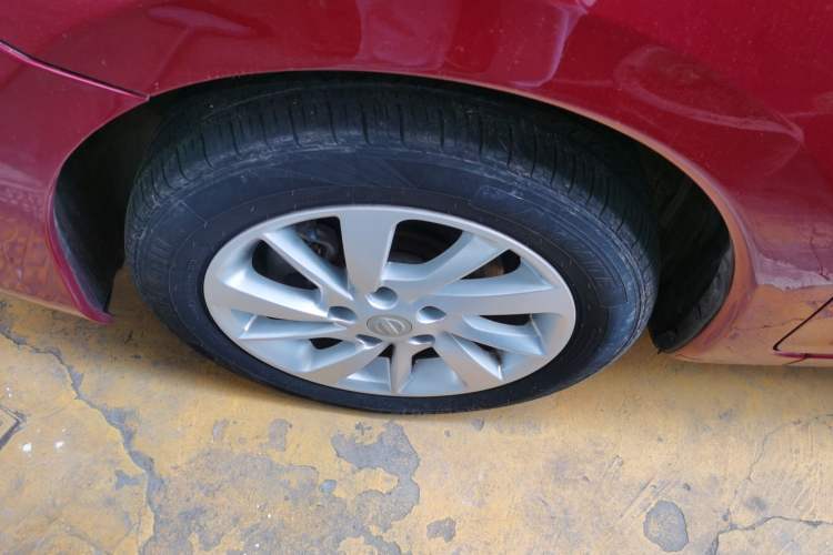 Used Nissan Tiida 2016 1.6L CVT Cool Dynamic Edition Left Front Wheel Hub