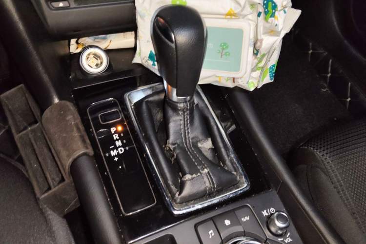 Used Mazda 3 Axela 2017 Sedan 1.5L Automatic Luxury Model Emission Standard China V Gear Lever