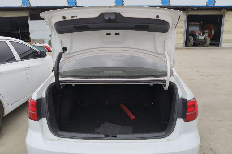 Used Volkswagen Sagitar 2017 1.6L Manual Comfort Model Trunk