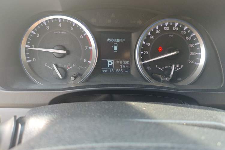 Used Toyota Highlander 2015 2.0T Four-Wheel Drive Luxury Edition 7-Seater Odometer Close Up