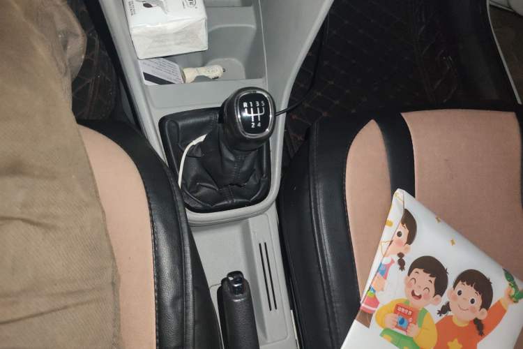 Used Skoda Rapid 2015 1.6L Manual Smart Selection Model Gear Lever