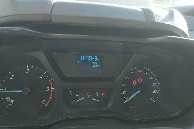 Used Ford Transit 2017 2.0T Diesel Van Short Wheelbase Mid-Roof China V Standard
