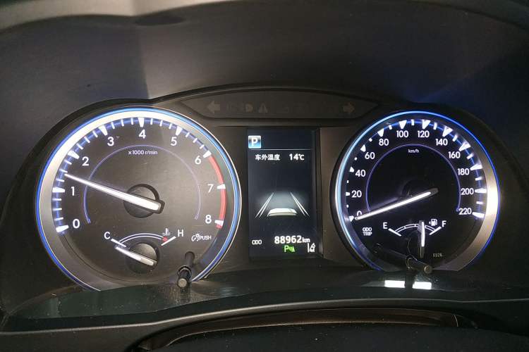 Used Toyota Highlander 2018 2.0T Two-Wheel Drive Luxury Edition 7 Seats China VI Standard
