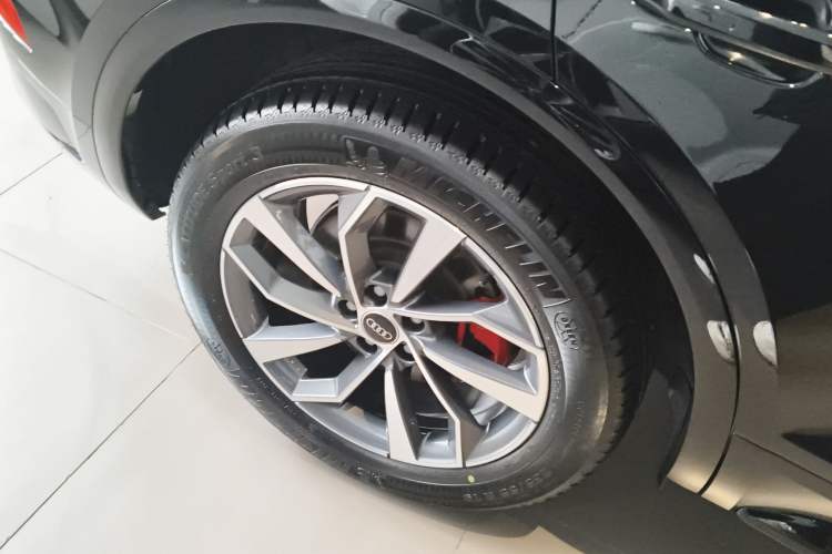 Used Audi Q5L 2025 quattro 45th Anniversary Edition 40 TFSI Luxury Dynamic Model
