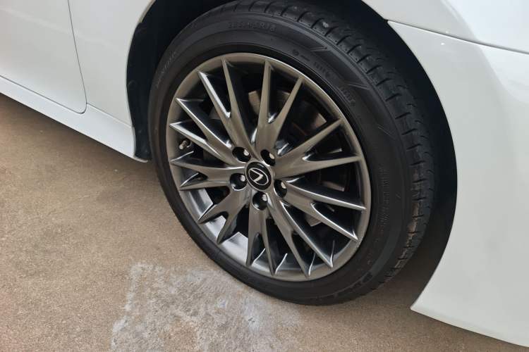 Used Lexus GS 2017 300 F SPORT Right Front Wheel Hub