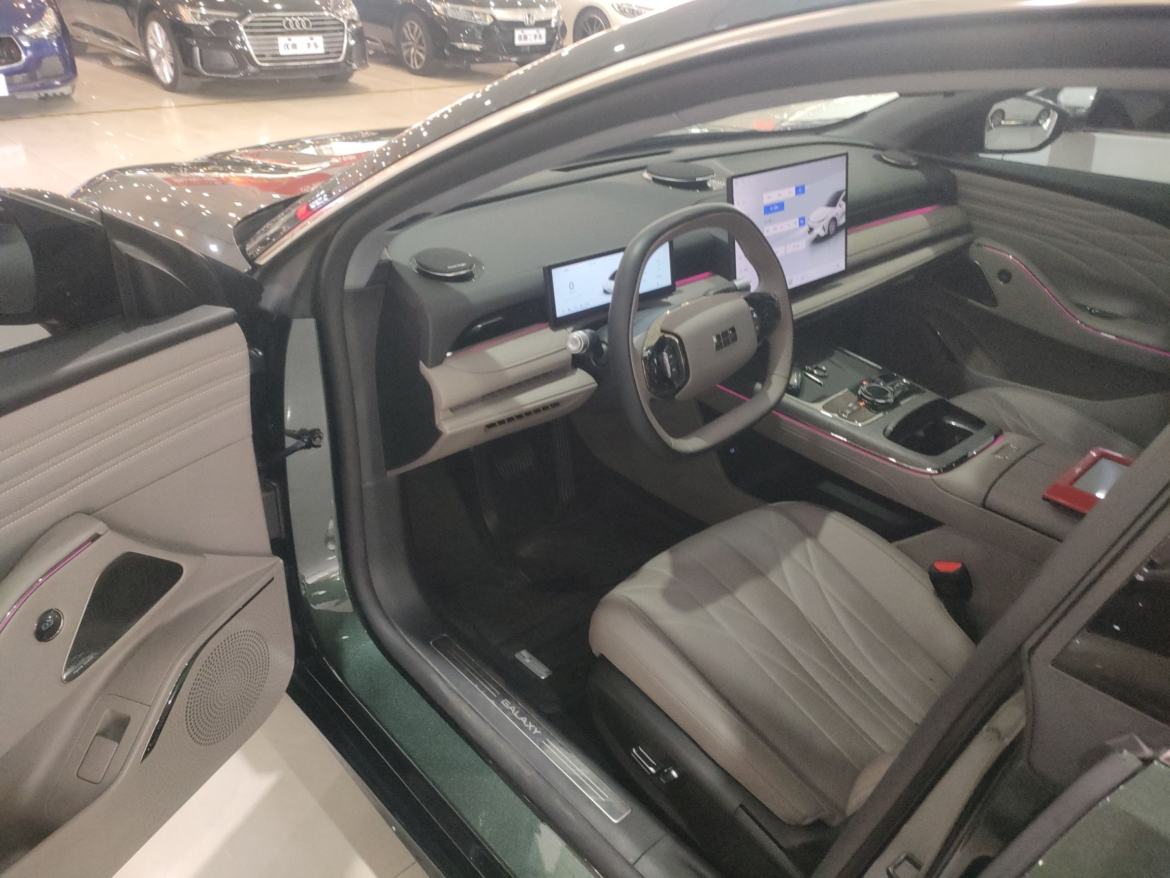 Geely Galaxy 8 2025 130km EM-i Deluxe Edition — снимка 18