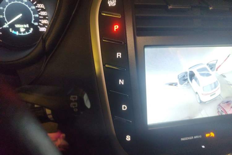 Used Lincoln MKC 2018 2.0T Two-Wheel Drive Deluxe Edition Gear Lever