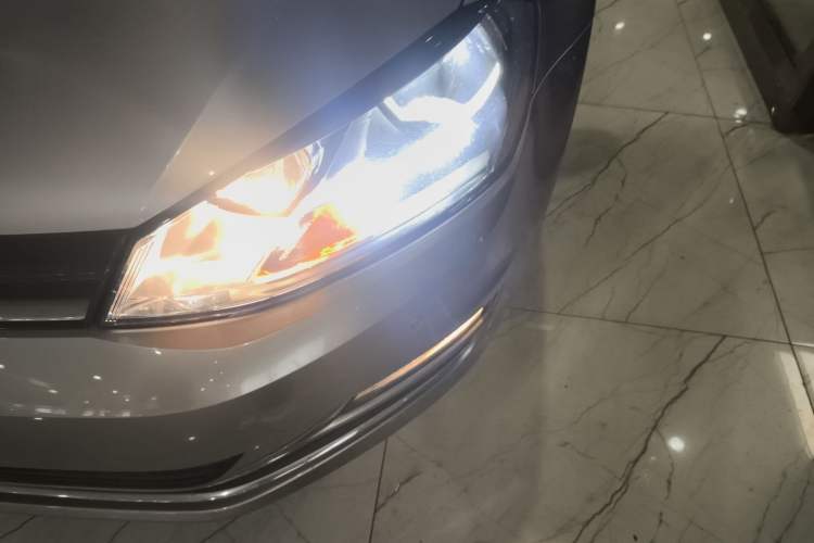 Used Volkswagen Golf 2017 1.6L Automatic Comfort Million-Vehicle Anniversary Edition
