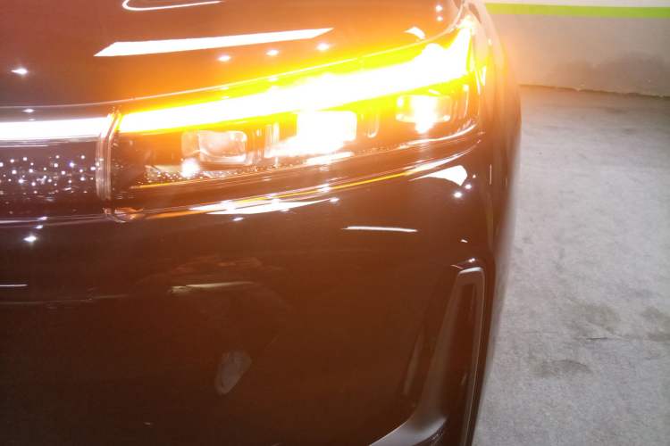 Used Geely Galaxy M9 2025 Model 230km Two-Wheel-Drive Exploration Edition Left Front Headlight