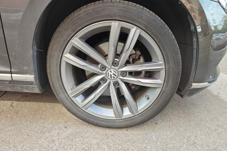 Used Volkswagen Variant 2018 380TSI Two-Wheel Drive Comfort Edition Right Front Wheel Hub