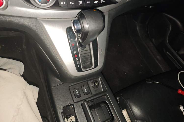 Used Honda CR-V 2013 2.4L four-wheel drive luxury version Gear Lever