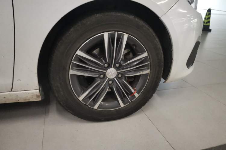 Used Peugeot 308 2018 1.6L Manual Fashion Edition Exterior 4