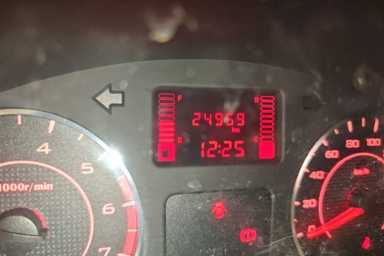 Used Wuling Hongguang V 2022 1.5L Jingqu Version Hydraulic Power Steering LAR Odometer Close Up