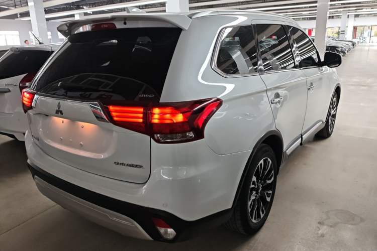Used Mitsubishi Outlander 2020 2.4L 4x4 Zhi Xiang Edition 5 Seats