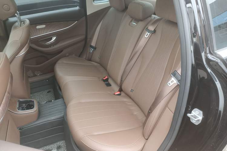 Used Mercedes-Benz E-Class New Energy 2022 Facelift E 350 e L Plug-in Hybrid Sedan Left Rear Seat