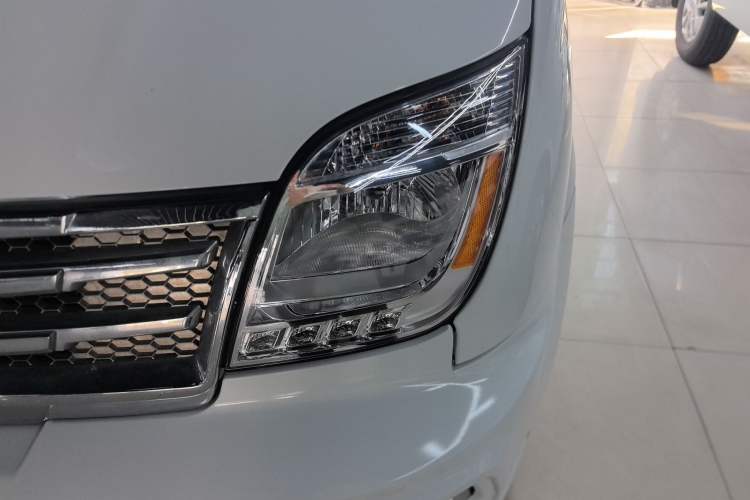 Used SAIC MAXUS Xintu V80 2021 2.0T PLUS AMT City Edition Short Wheelbase Ultra-Low Roof 5/6-Seater
