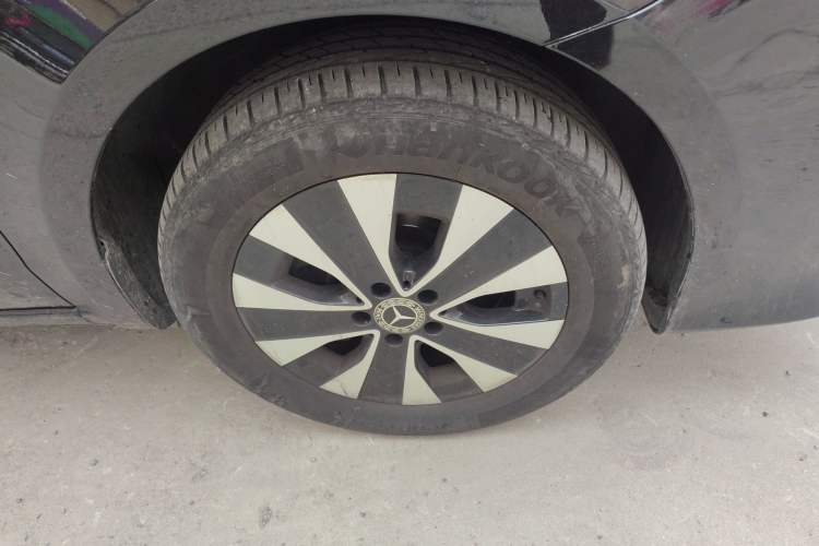 Used Mercedes-Benz Vito 2021 2.0T Elite Version 7 Seats Right Front Wheel Hub