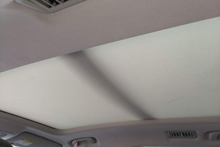 Used Roewe RX8 2019 30T Two-Wheel Drive Supreme Flagship Edition Headliner