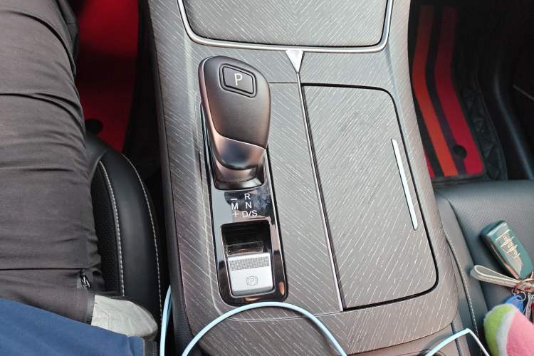 Used Venucia V 2022 260T Black Horse Edition · Idol
