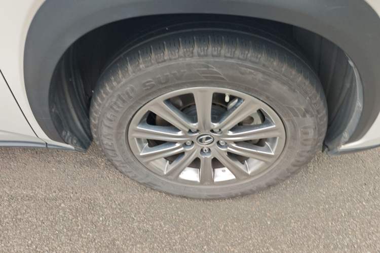 Used Lexus NX 2018 300h Front-Wheel-Drive FENGSHANG Version China V Emission Standard Right Front Wheel Hub