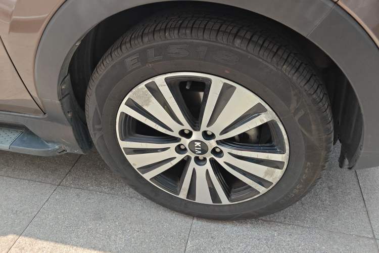 Used Kia Sportage R 2015 2.0L Automatic Two-Wheel Drive DLX Model Right Front Wheel Hub